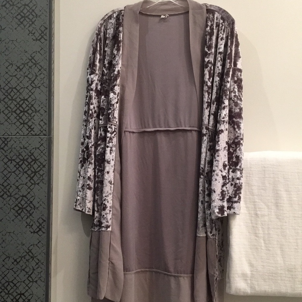 Crushed velvet kimono